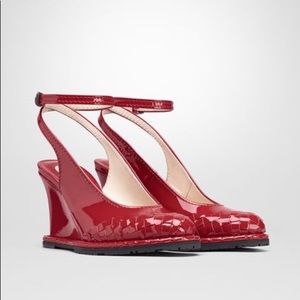 WEDGE IN CHINA RED INTRECCIATO PATENT CALF